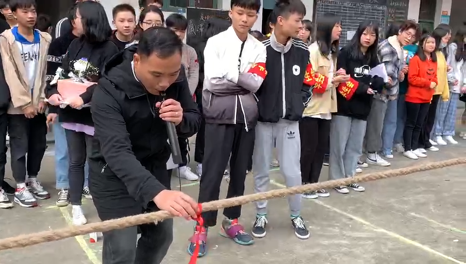 邵陽市華龍中學,邵陽中學教育,高中教育,師資雄厚,名優(yōu)教師