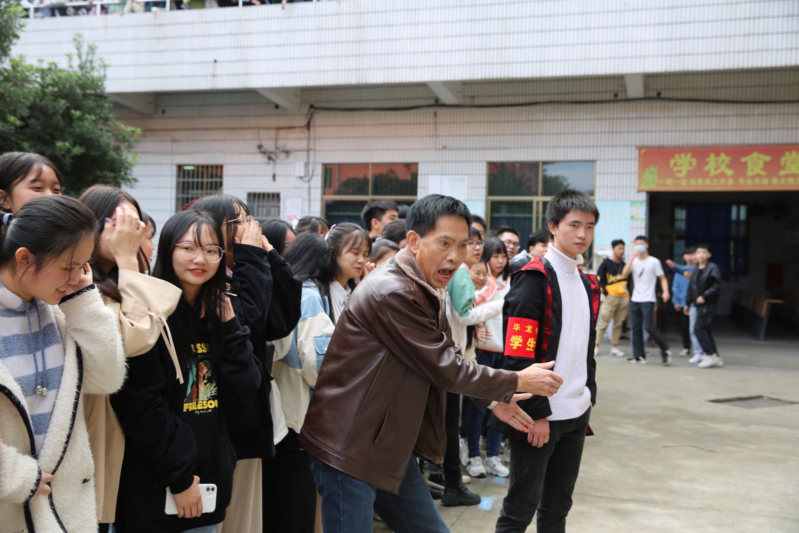 邵陽市華龍中學,邵陽中學教育,高中教育,師資雄厚,名優(yōu)教師