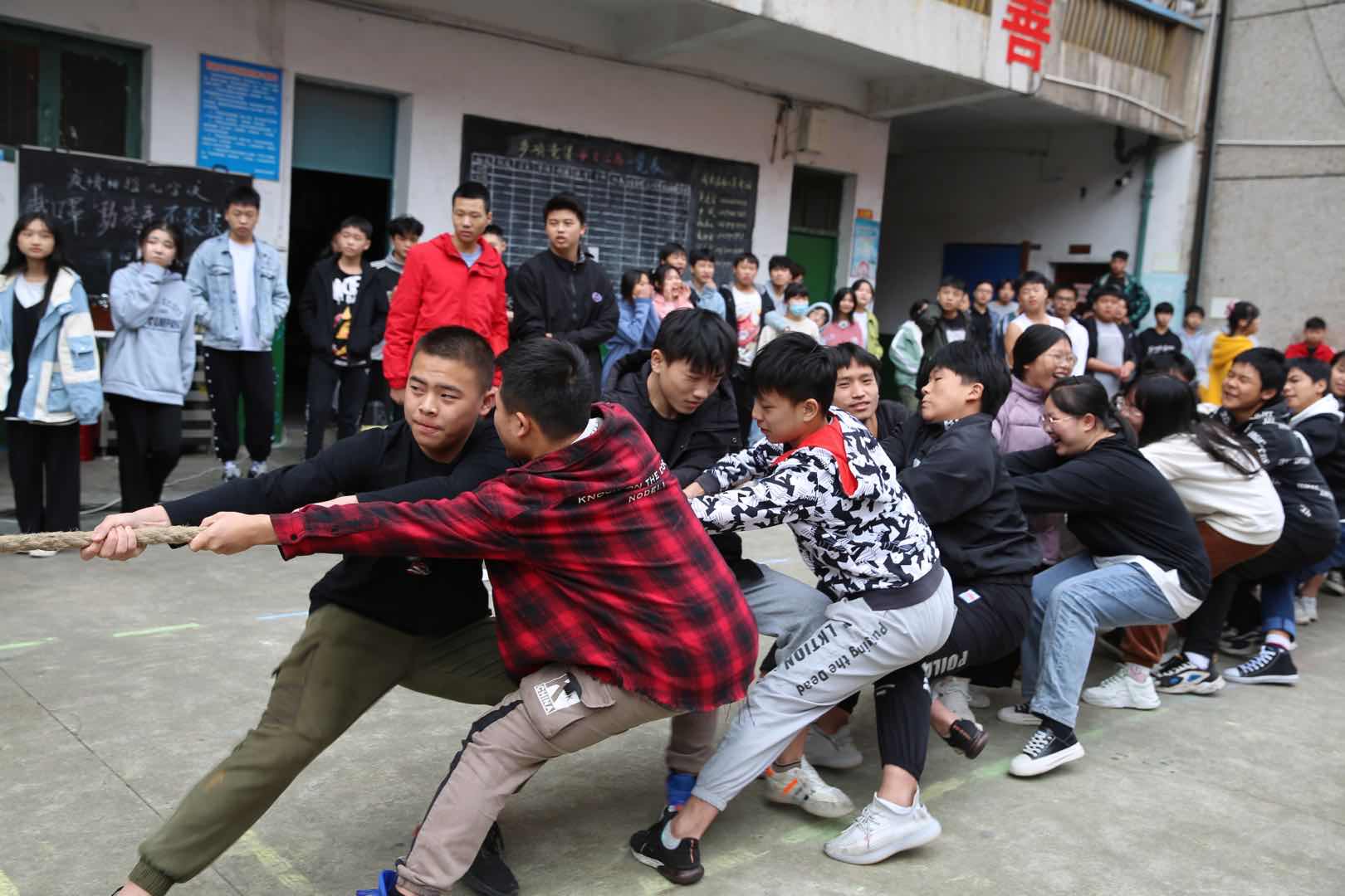 邵陽市華龍中學,邵陽中學教育,高中教育,師資雄厚,名優(yōu)教師