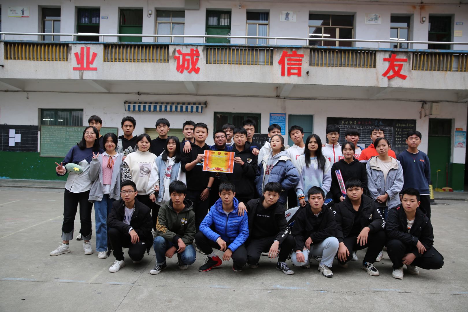 邵陽市華龍中學,邵陽中學教育,高中教育,師資雄厚,名優(yōu)教師