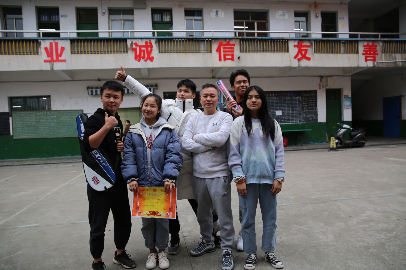 邵陽市華龍中學,邵陽中學教育,高中教育,師資雄厚,名優(yōu)教師