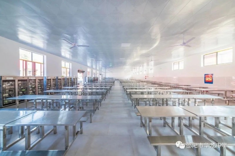 邵陽市華龍育英高級(jí)中學(xué)有限公司,邵陽中學(xué)教育,高中教育,師資雄厚,名優(yōu)教師