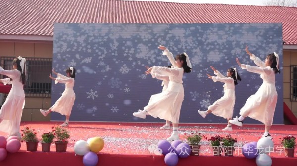 邵陽市華龍育英高級中學(xué)有限公司,邵陽中學(xué)教育,高中教育,師資雄厚,名優(yōu)教師