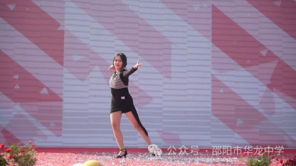 邵陽市華龍育英高級中學(xué)有限公司,邵陽中學(xué)教育,高中教育,師資雄厚,名優(yōu)教師